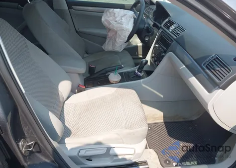 2014 Volkswagen Passat S из США, поврежденный, VIN 1VWAS7A32EC070490